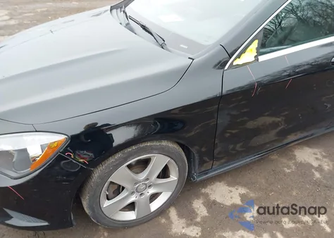 2015 Mercedes-Benz Cla 250 4Matic z USA, uszkodzony, nr VIN WDDSJ4GB7FN178154